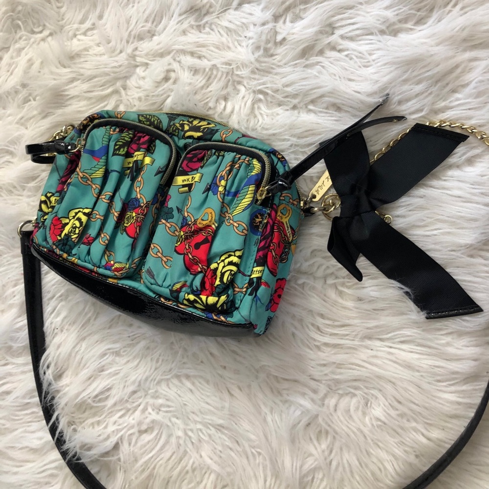 Betsey Johnson crossover purse